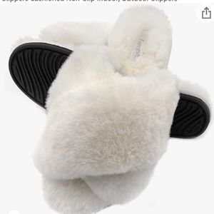 Familyport cross band fluffy house slippers
